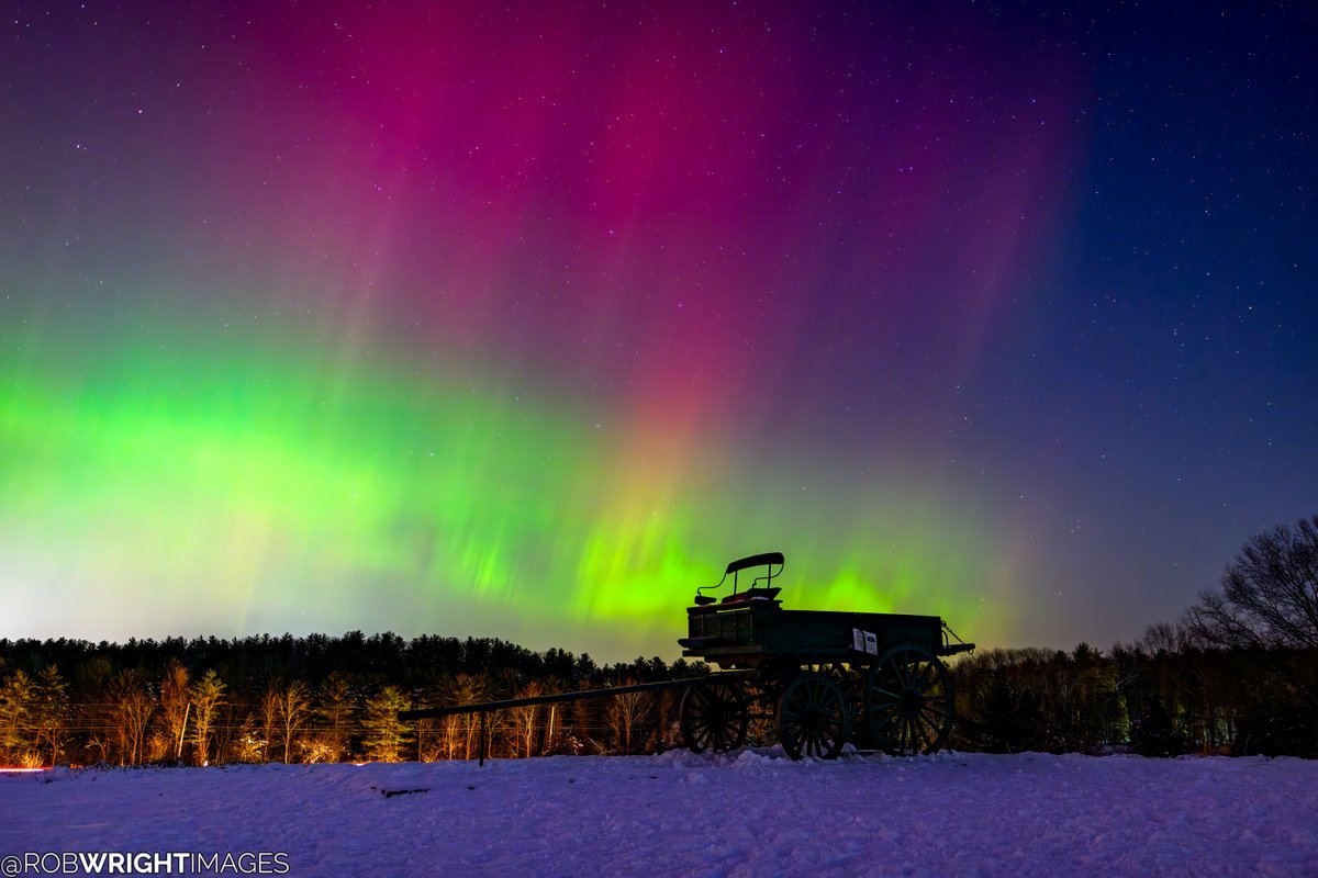 Just about finished with my aurora photos from the 20th; this was the last one before I headed home for the night.
--
January 20, 2026
Wagon Hill Farm
Durham, New Hampshire
