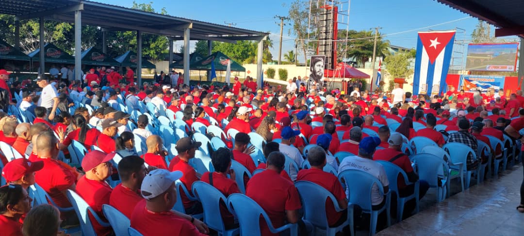 Stella celebra 🎉 el Día del trabajador de la Industria Alimentaria junto a todos los trabajadores y trabajadoras del sector. 

Gracias a todos por  su incansable trabajo a pesar de los obstáculos.
¡Sigamos cosechando éxitos!

#StellaXCuba
#Stella_SA