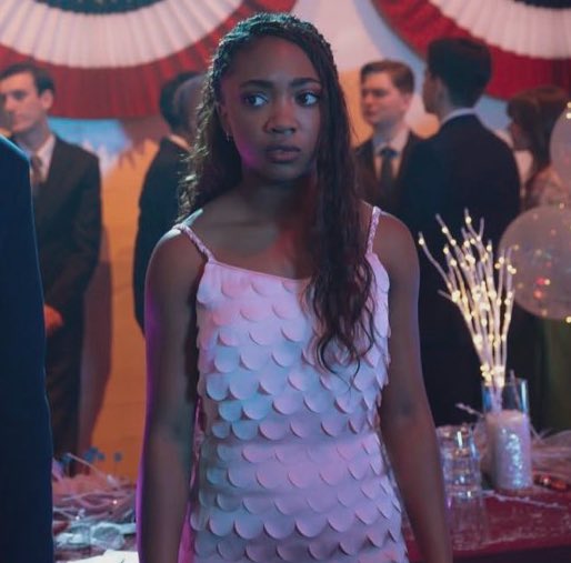 percysleabeth's tweet image. big fan of the idea that Percy’s wearing multiple layers of clothes because the last time he saw Annabeth she was wearing this white dress that’s going to be stained and ripped when he finds her, so he’s going to take off his jacket to put it on her since she must be freezing