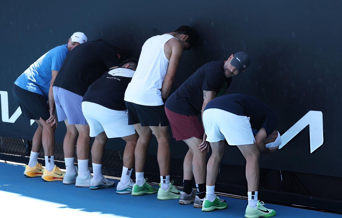 what’s going on here 😭