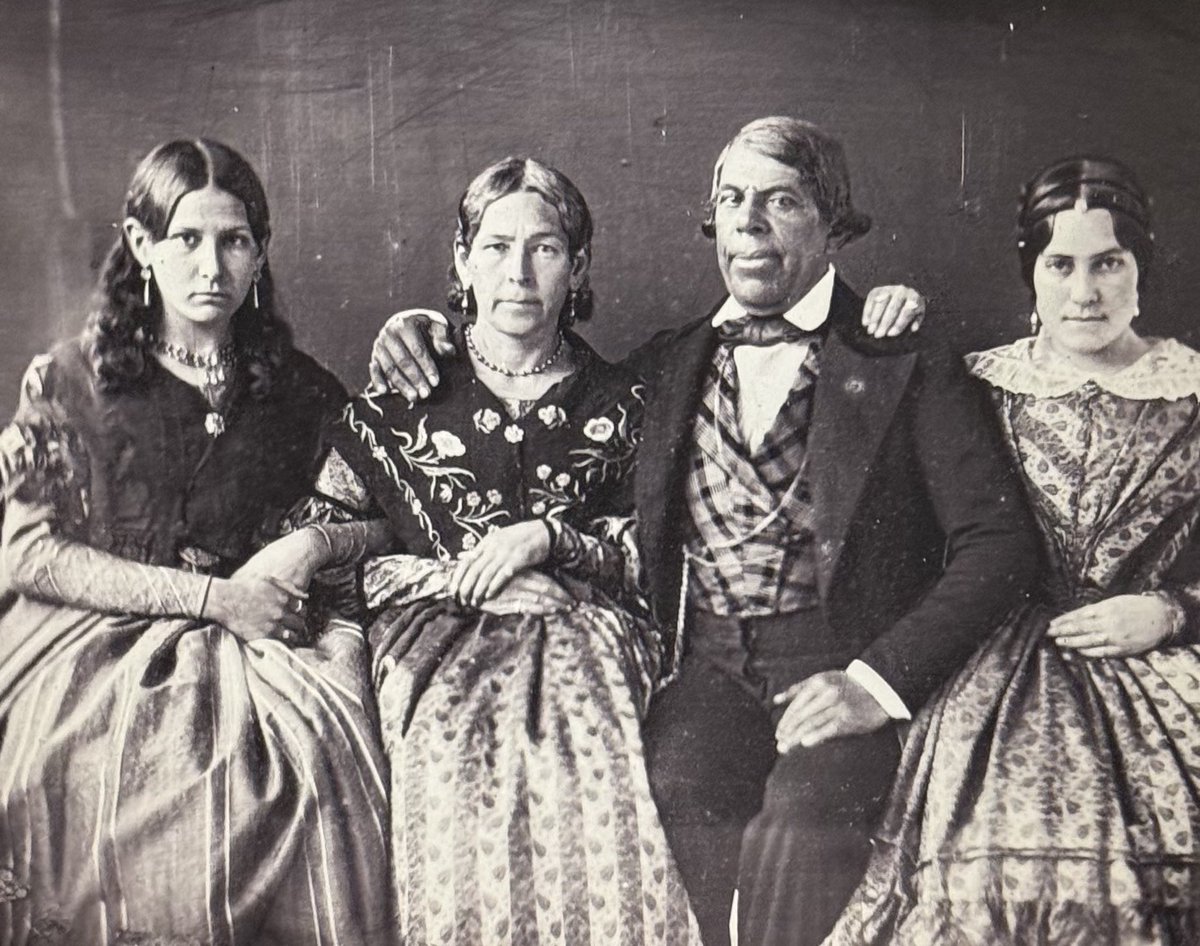 Tlatoani_Cuauhtemoc tweet media