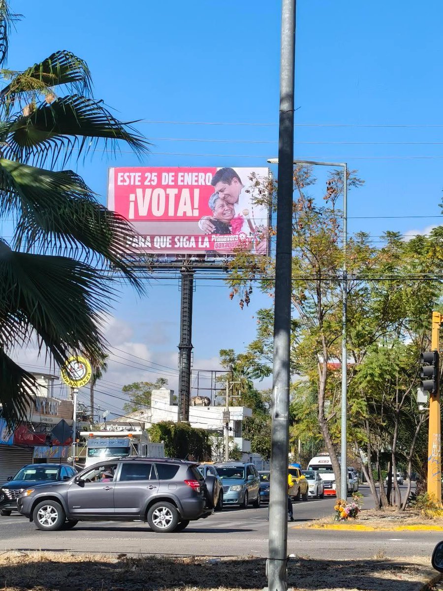 jorgegogdl's tweet image. A pesar de que se gastó una millonada en espectaculares y publicida, al gobernador de Oaxaca, Salomón Jara le está yendo muy mal en la revocación de mandato en varias casillas donde pierde por márgenes de 6 a 1.