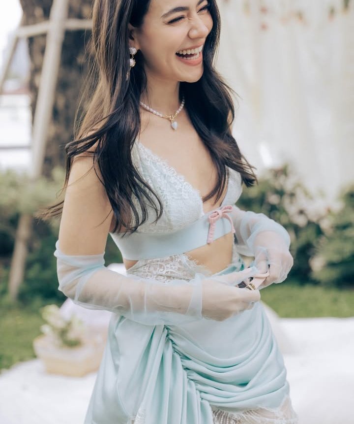 pv_ain's tweet photo. แฟนคลับคิมเบอร์ลี่คนนี้ใจฟูมาก 🥹🤍
ดีใจที่ได้เห็นมาร์กี้ คิม ญาญ่า
จับมือกันเติบโตในช่วงเวลาสำคัญของชีวิต
ยินดีด้วยจากใจจริง 💍✨💐
#คิมเบอร์ลี่ 
#ญาญ่าอุรัสยา 
#มาร์กี้ https://t.co/QnbaO1Zfl7