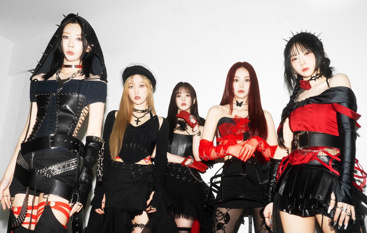 ARTMS_base's tweet image. #ARTMS is currently working in their new album. !

Last year member KimLip talked about the preparations for the upcoming new music. This year during their night at Poland, the members confirmed once again they have a new album coming.

#아르테미스 #OURII
#Grand_Club_Icarus