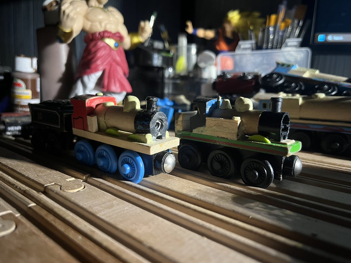 And with that I got old with that here are some LMS engines i finished the shaping with!
They first 4 are gonna be in red 
The 2 good engines are gonna be in black and the small tender engines is gonna be also in black and the tank engine in red!
So ye I’m really happy with them