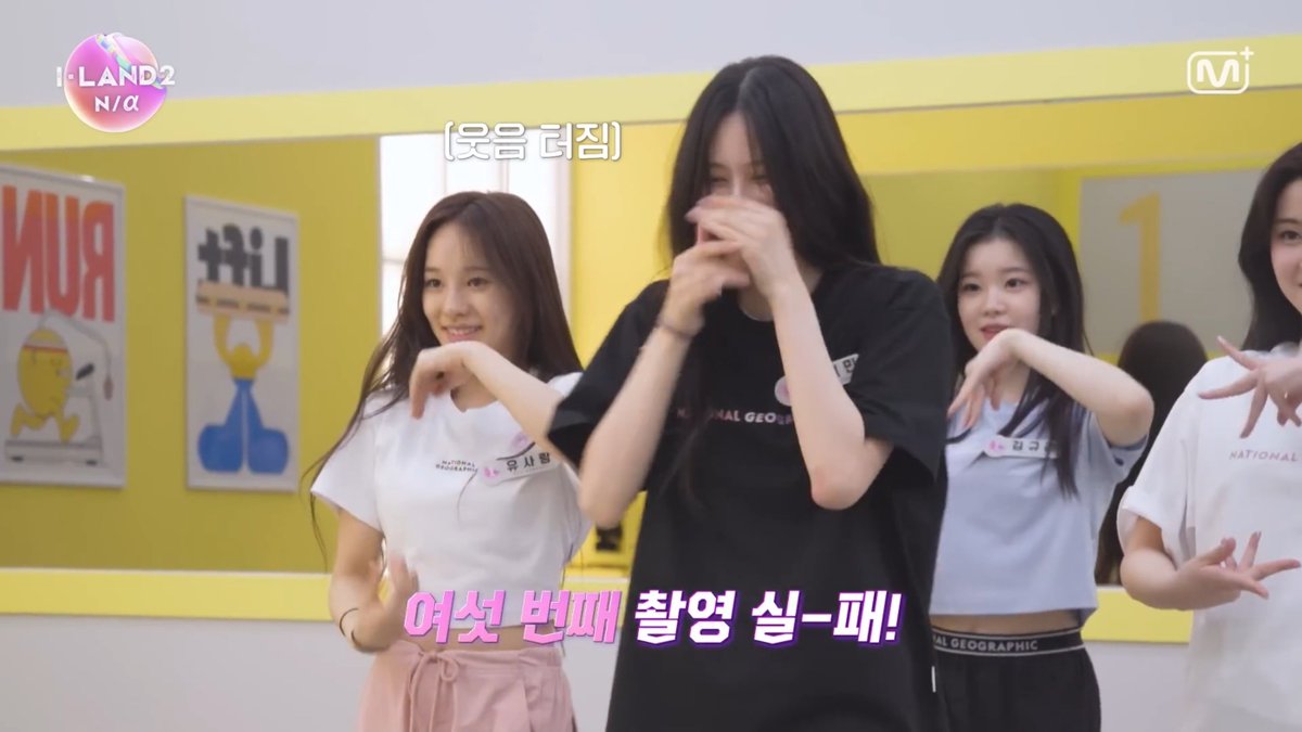 hajeemalatang's tweet image. i wonder what’s going on inside her head every time her severe ijbolism strikes her uncontrollable laughter that lasts forever everyone else moves on and she’s still there laughing all by herself. her brain is just something else 😭