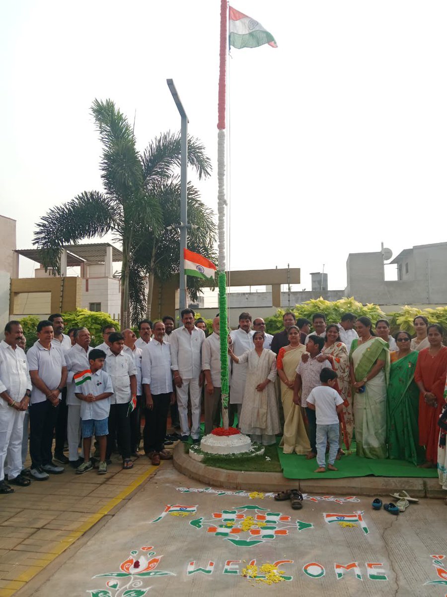 galla_madhavi's tweet photo. గుంటూరు పామ్ స్ప్రింగ్ (జ్యోతిర్మయి) అపార్ట్మెంట్స్ నందు జరిగిన గణతంత్ర దినోత్సవ వేడుకలు హాజరై, జాతీయ జెండాను ఆవిష్కరించటం జరిగింది.
#gallamadhavi
#gunturwestMLA
#RepublicDay
#GantantraDinotsavam
#NationalFlag
#IndianConstitution
#UnityIntegrity @iTDP_Official @naralokesh @ncbn