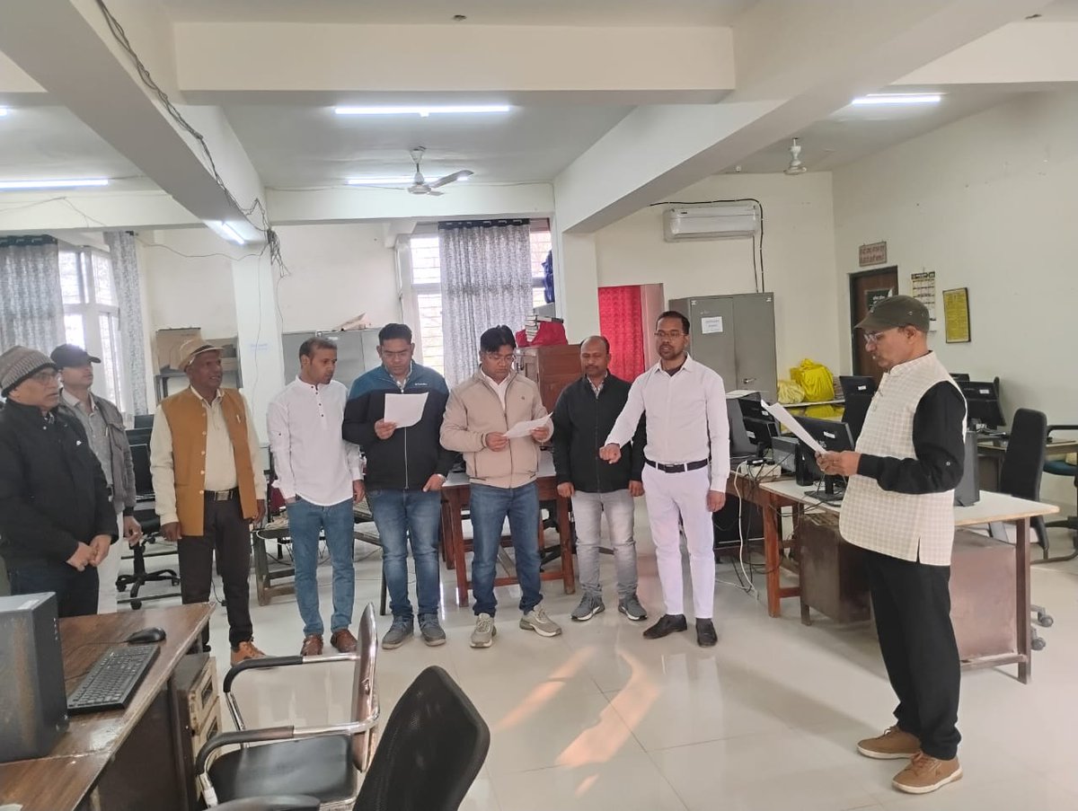 दिनांक 24.01.2026 को मंडल कार्यालय,सतना के प्रांगण में लोकतांत्रिक परम्पराओं की मर्यादा को बनाए रखने हेतु शपथ लिया गया।