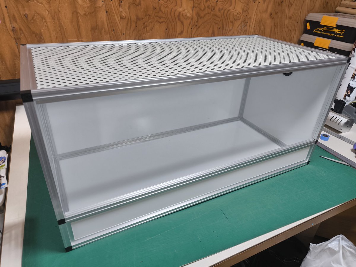 爬虫類ケージ 80×40×45㎝ 4面アルミ複合板　ストッパー 爬虫類ケージ 80×40×40㎝ アルミ複合板防水 ストッパー付属