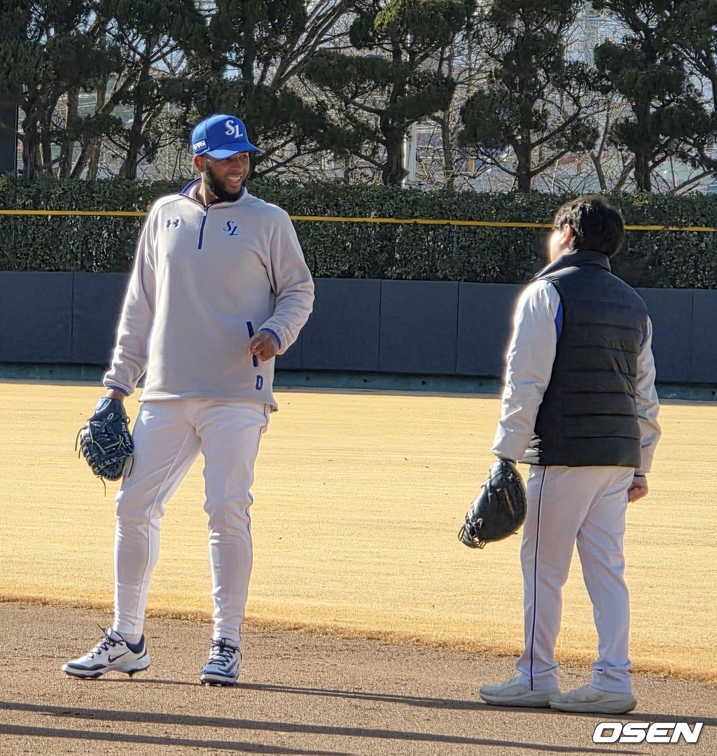 50홈런이 얼마나 힘든 기록인데…디아즈, “아내는 작년보다 최소 1개는 더 치라더라” [오!쎈 경산] (출처 : 네이버 스포츠) naver.me/5En7E3Ys