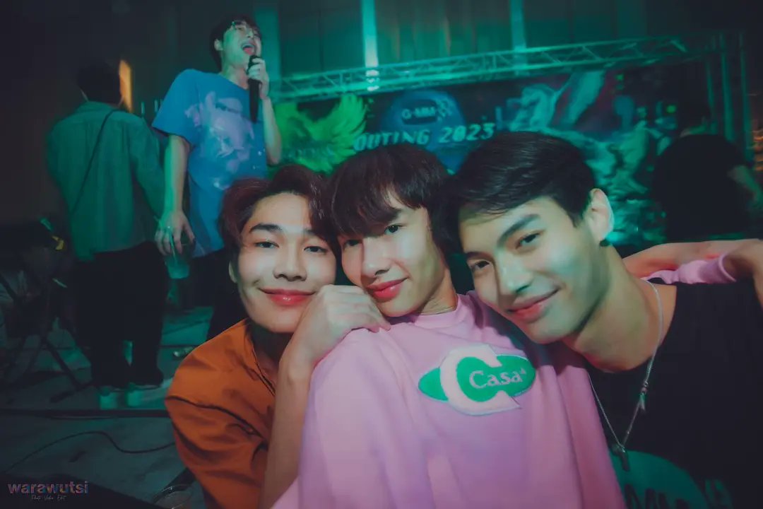 kapalkucupaps's tweet image. Gun with his two favorite childs, NgumNgum and OneOne

#GunAtthaphan #dew_jsu #winmetawin