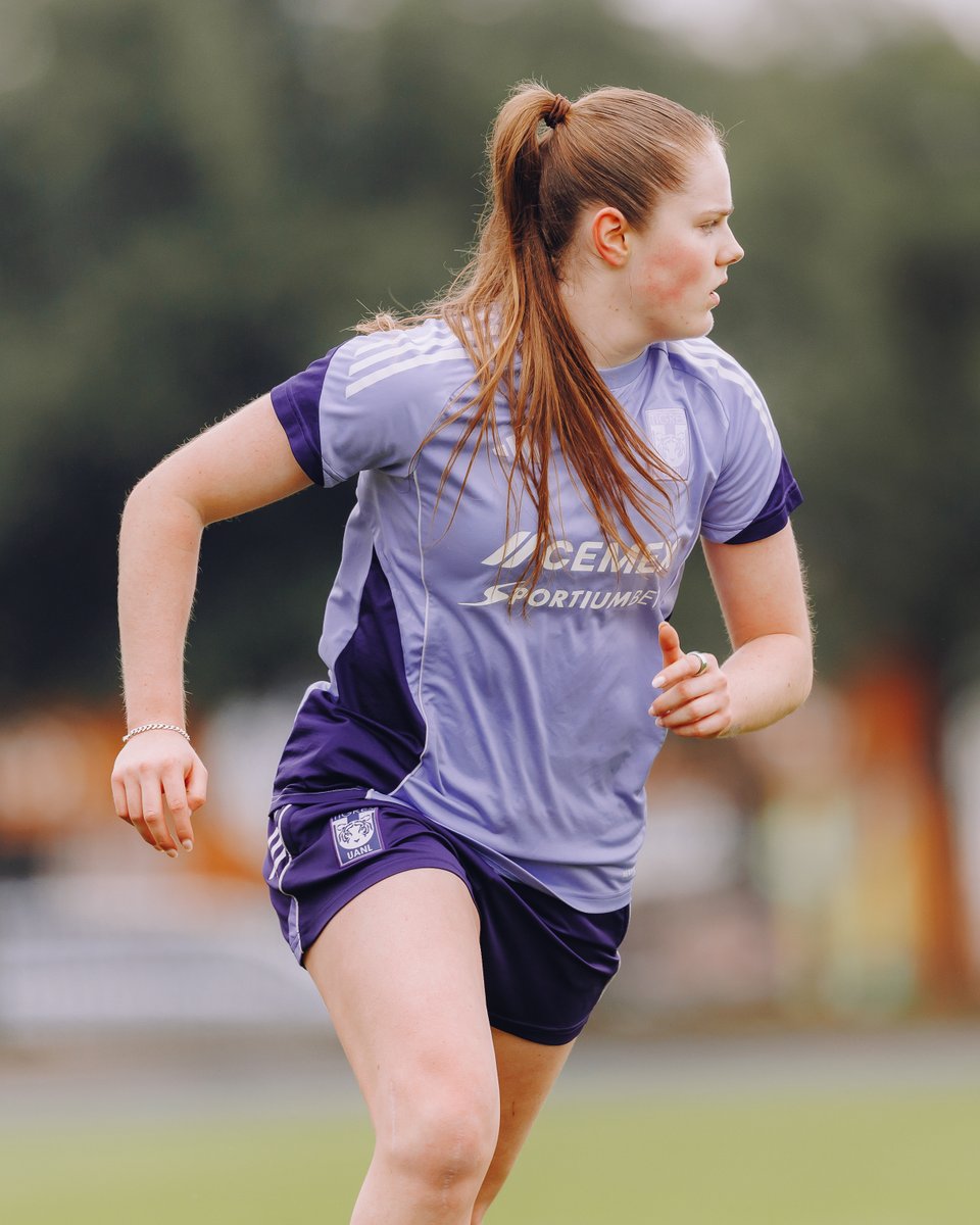 TigresFemenil's tweet photo. 🐯✨ ¡Emma Watson ya entrena como una Amazona! https://t.co/v9ZHHzlBmI