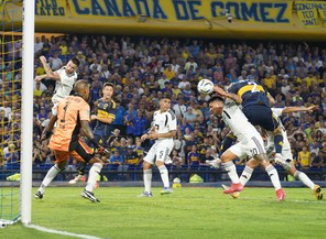 BOCA EN SU DEBUT OFICIAL EN LA TEMPORADA.
Un Boca de la segunda mitad del segundo semestre de 2025 en ese PT. Amplio dominio territorial sin concreción. No fue por mala definición en ese lapso sino por dos atajadas de Arce ante cabezazos de Belmonte (que por más que haga el gol