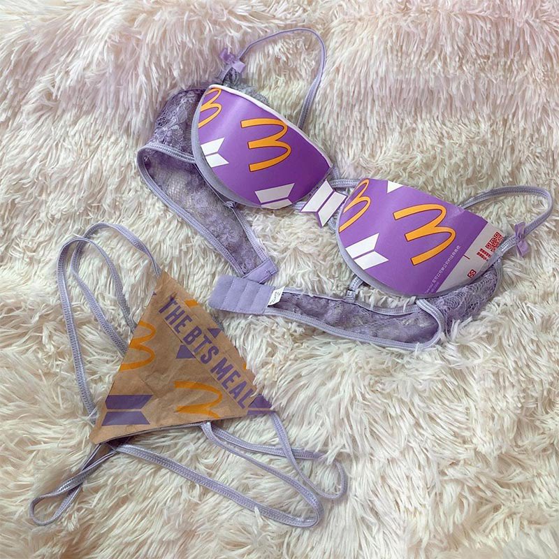 taetaefeeds's tweet image. best believe i will show up with either one there is no in between