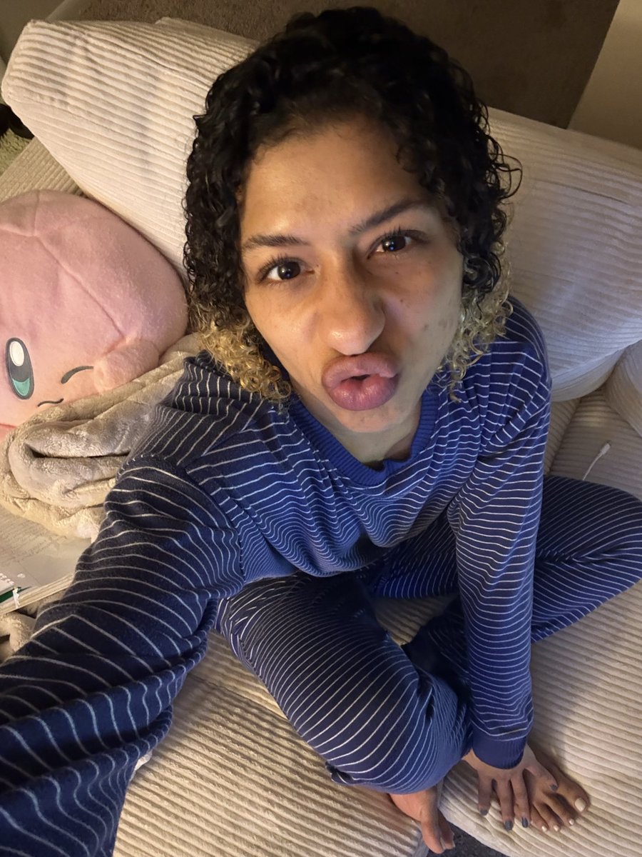 concernedfreak's tweet image. she was a fairy 
#lips #pjs