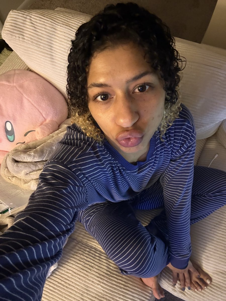 concernedfreak's tweet image. she was a fairy 
#lips #pjs