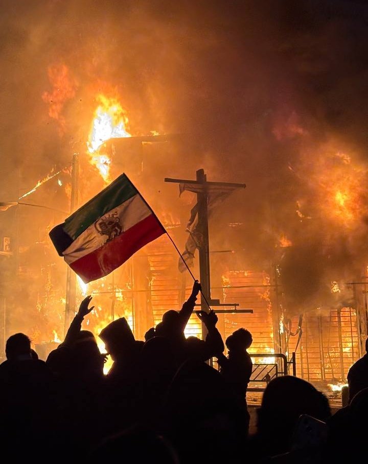 HichkasOfficial's tweet image. انقلاب شیر و خورشید