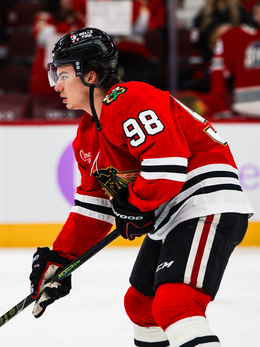 A little bit of Connor Bedard for your timeline 🔴⚫⚪