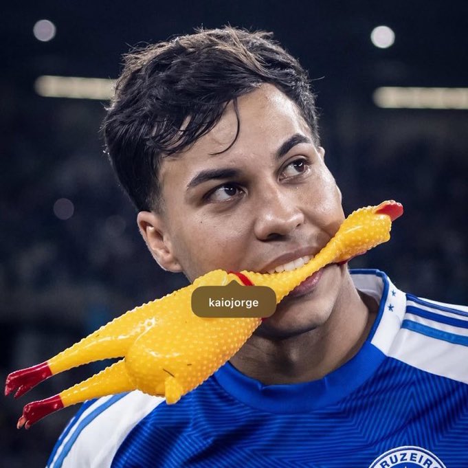 fuckgusz's tweet photo. bebeu mijo e no outro colocou um pinto na boca, é cada uma que esse arruma https://t.co/v8OodJ8ARo