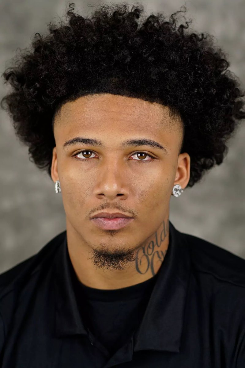 backndfendi's tweet image. Popular Basketball star (Mikey Williams) has allegedly been shot and is currently in critical condition due to a drive by shooting … There’s rumors it was gang related 😳🤦🏽‍♂️

Pray for Mikey 🙏🏽🙏🏽