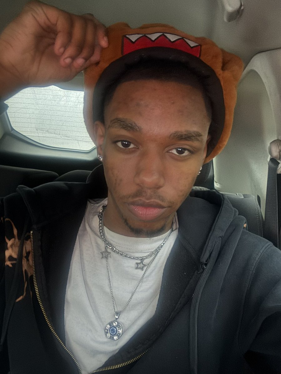 malzmorales22's tweet image. A pic of you &amp;amp; 3 Pics of your work