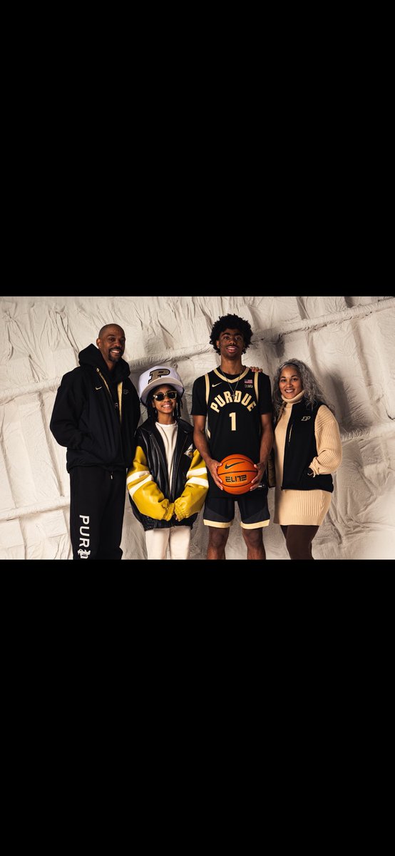 lilskip08's tweet image. Boilermaker🚂? #notcommited