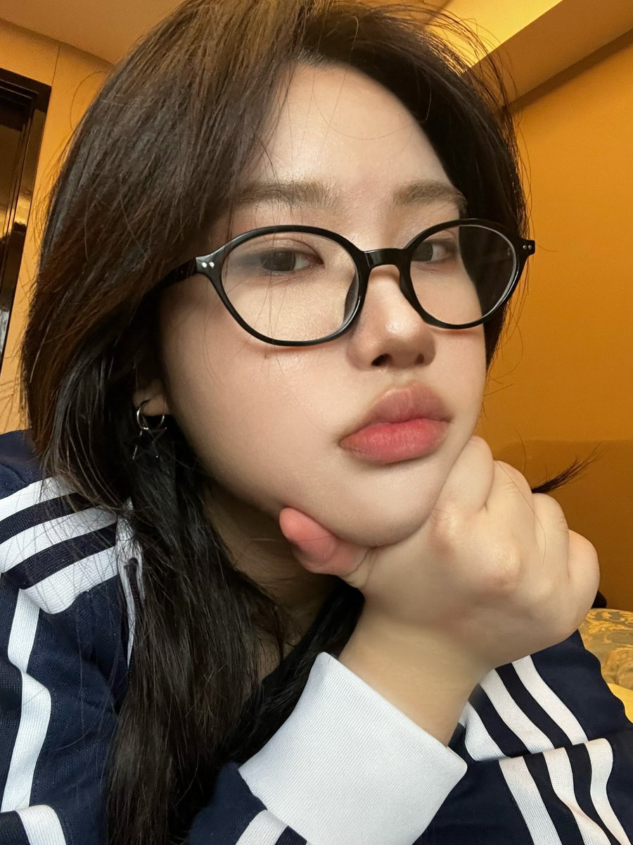 Rachelenpalace's tweet photo. 🥸 https://t.co/IqDGGHeilo