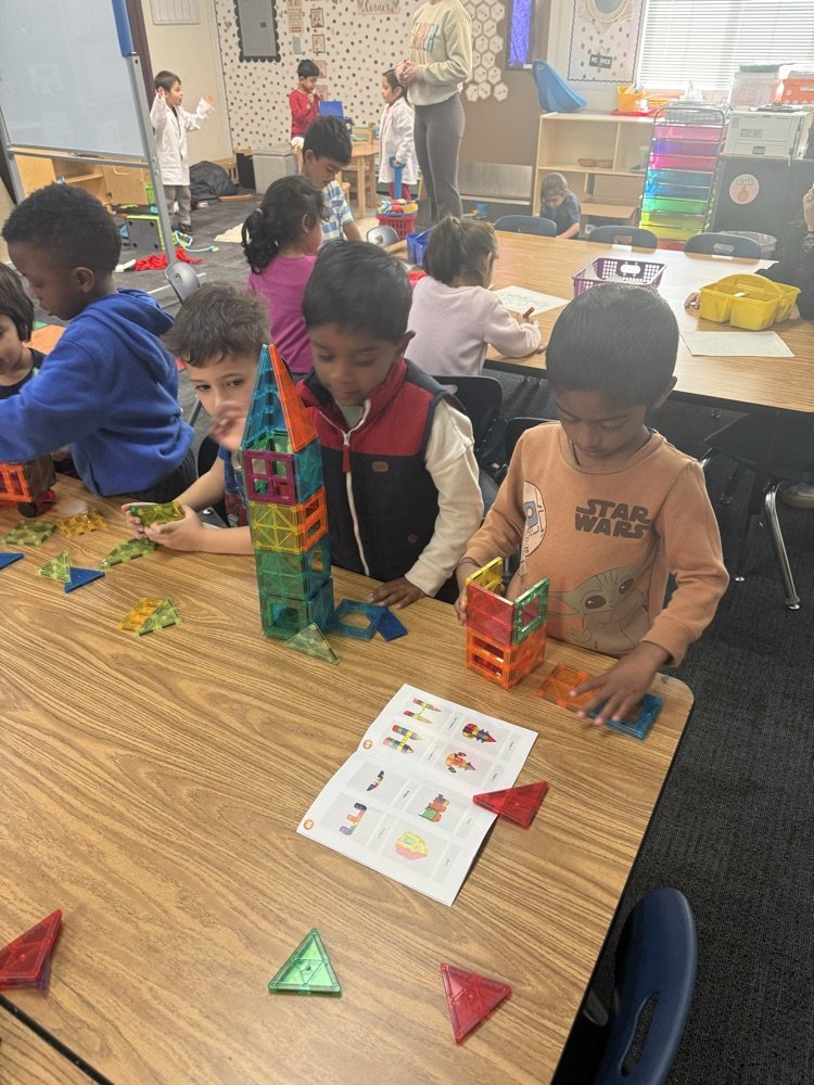 JulieCroy11's tweet image. Our TK students learn through hands on activities and collaborate peer play💜💛 #weareBUSD #lvpride