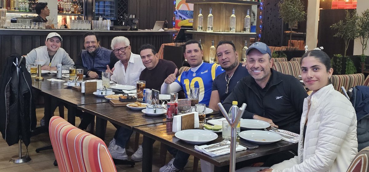 marianomalanco's tweet photo. Los boses viendo la #NFLEnTelevisa https://t.co/x99qmOaEQV
