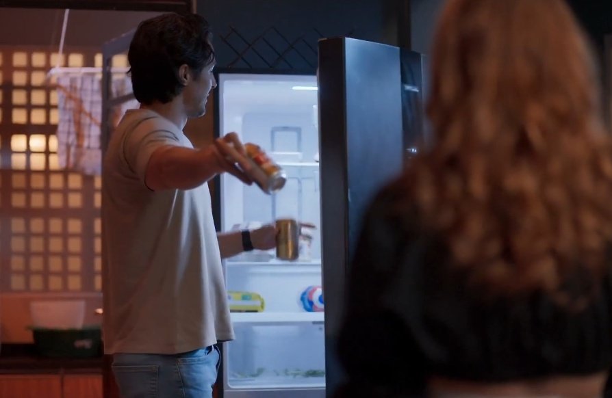 cenasprints's tweet image. A geladeira do coitado, pelo menos tem ovos, dá pra comer ovo frito, cozido e mexido kkkkkk