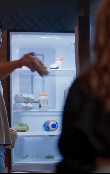 cenasprints's tweet image. A geladeira do coitado, pelo menos tem ovos, dá pra comer ovo frito, cozido e mexido kkkkkk