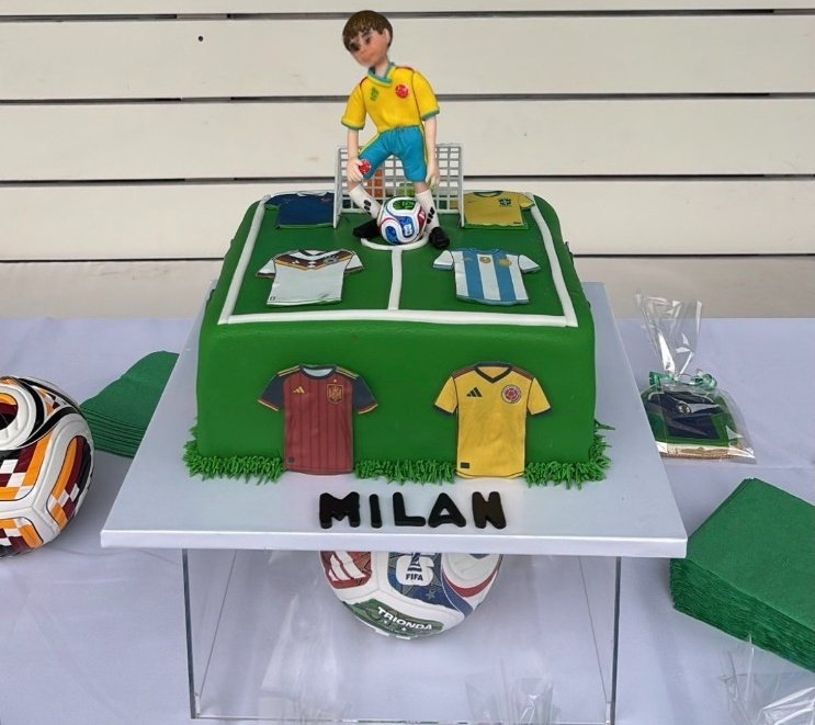 LetFel's tweet image. Imaginaos llorar por un tío que ni siquiera se identifica como español. Hay que tener cara dura 🤦🏻‍♀️