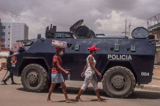 LeanderJobse's tweet photo. No later than early 2020, the Angolan Police received at least 2 second-hand Spanish-made Pegaso BLR armored vehicles. Before, this vehicle was only used by Spain and Ecuador. The Angolan Police also operates unarmored Spanish-made Uro Vamtac S3 mobility vehicles https://t.co/DJoW50Xx7A