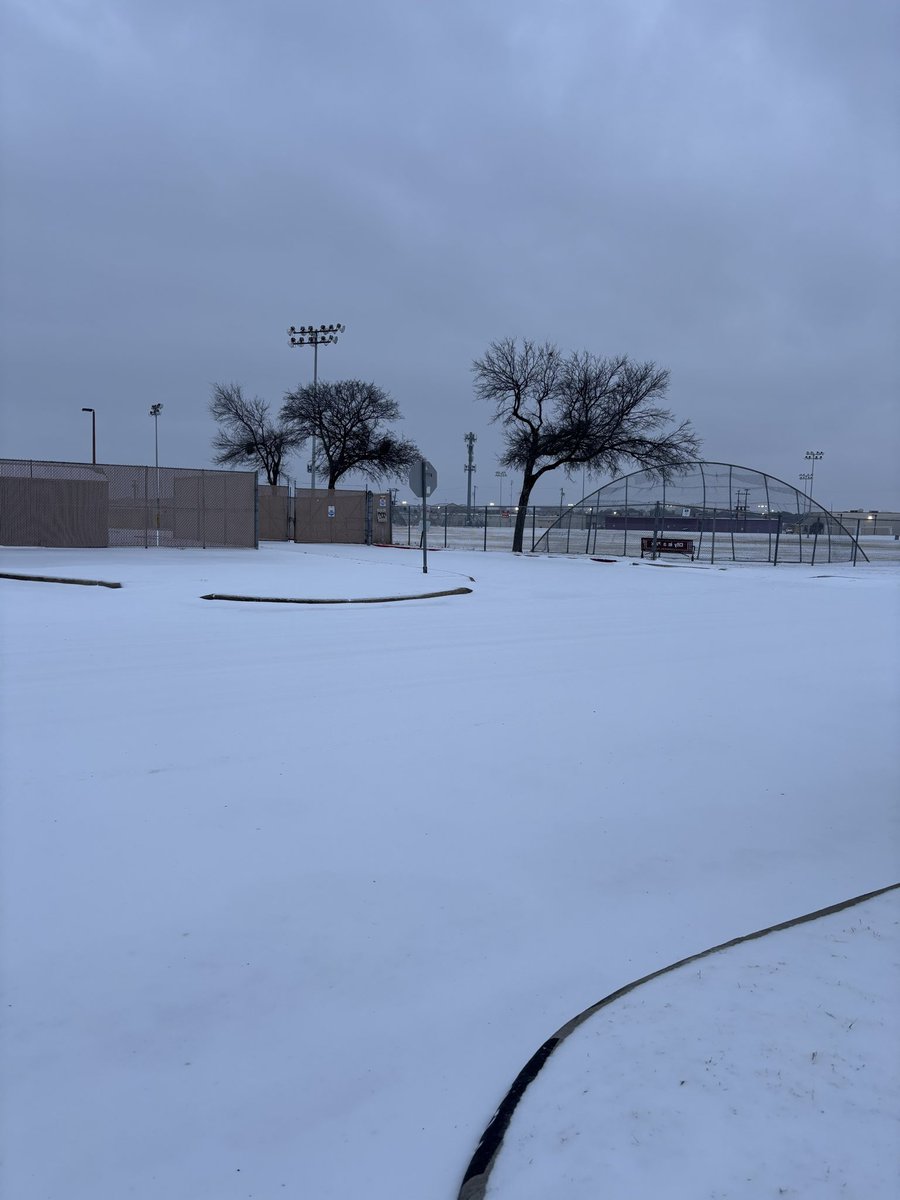 j_loo00's tweet image. Winter has arrived in Texas 🥶