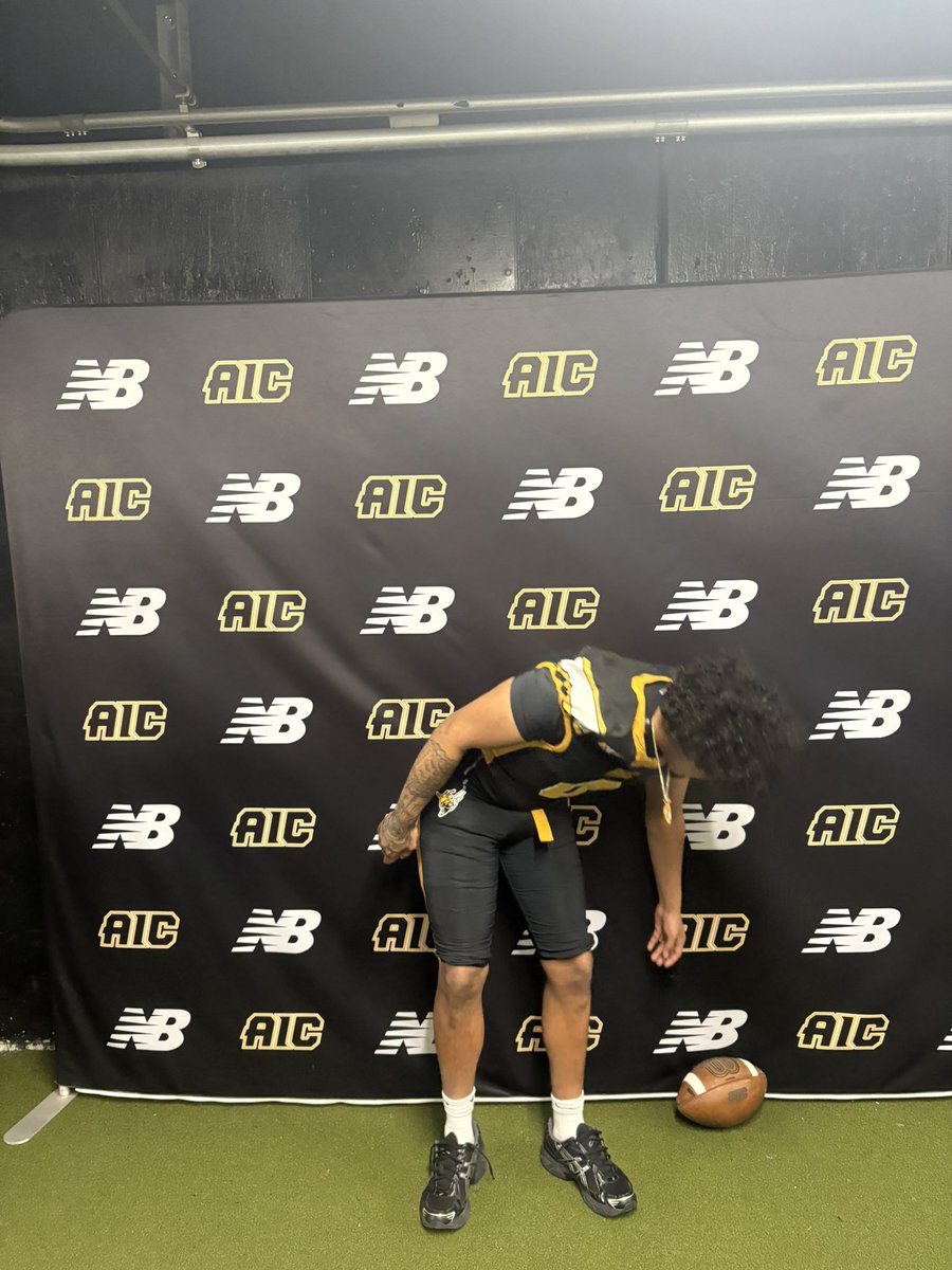 Had an awesome visit at AIC, the coaches, staff, and players were all very nice and welcoming. <a href="/CoachMikeBlock/">Michael Blochowski</a> <a href="/CoachChipka/">Dan Chipka</a> <a href="/AICFootball/">AIC FB</a> 
DE/OLD 2027