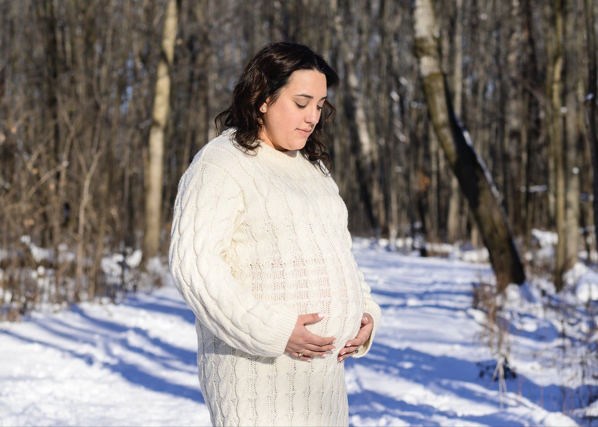 evioloo's tweet photo. Winter skies, glowing love ❄️🤍

#photography #maternity #maternityphotos
#nikon #montreal https://t.co/N9hldmkBwq