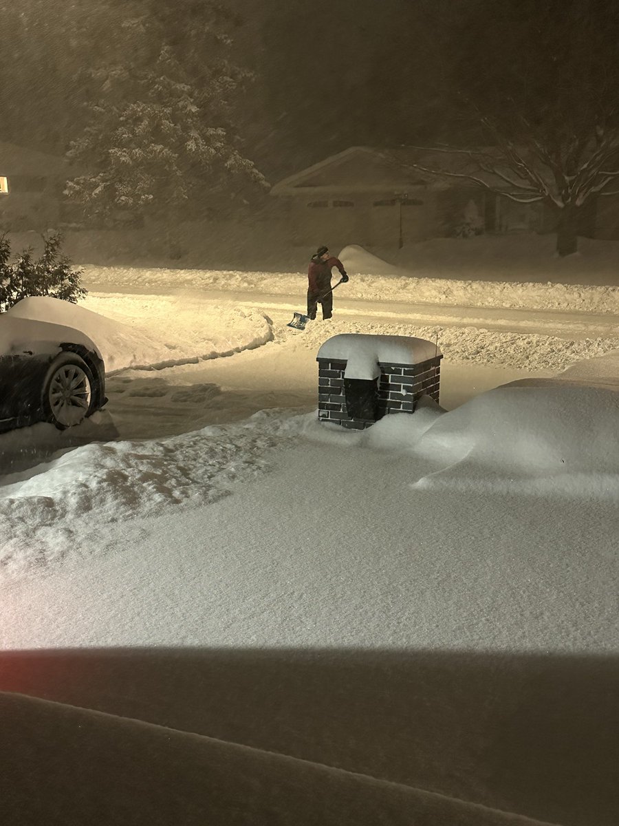 LauraRMuise's tweet photo. Not all heroes wear capes @weathernetwork https://t.co/Uq9Nhk9O5o