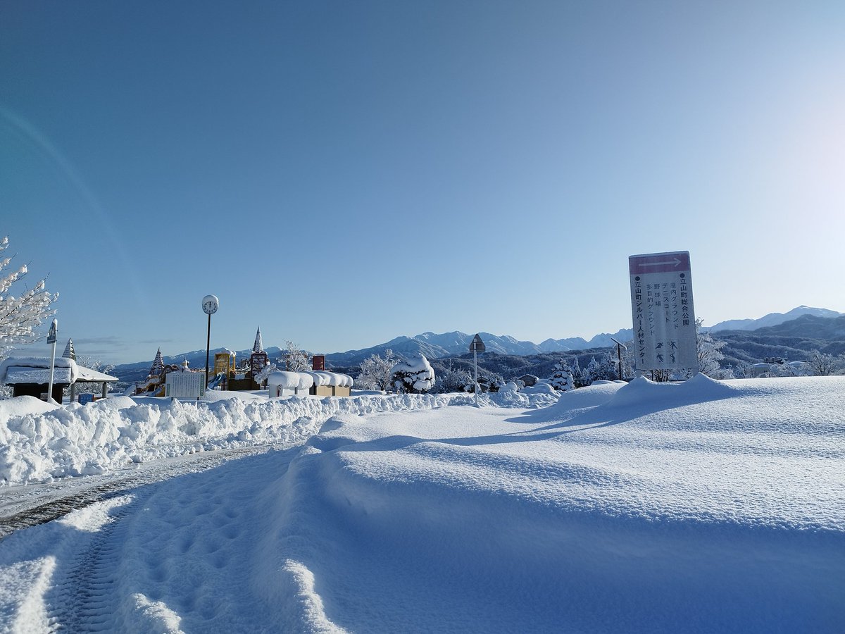 tateyamapark's tweet photo. 1月26日(月)
 立山町総合公園 
現在の雪状況
積雪70センチ
 #雪 #公園 #富山 #立山町 #大雪 https://t.co/RrwAbx6VdQ