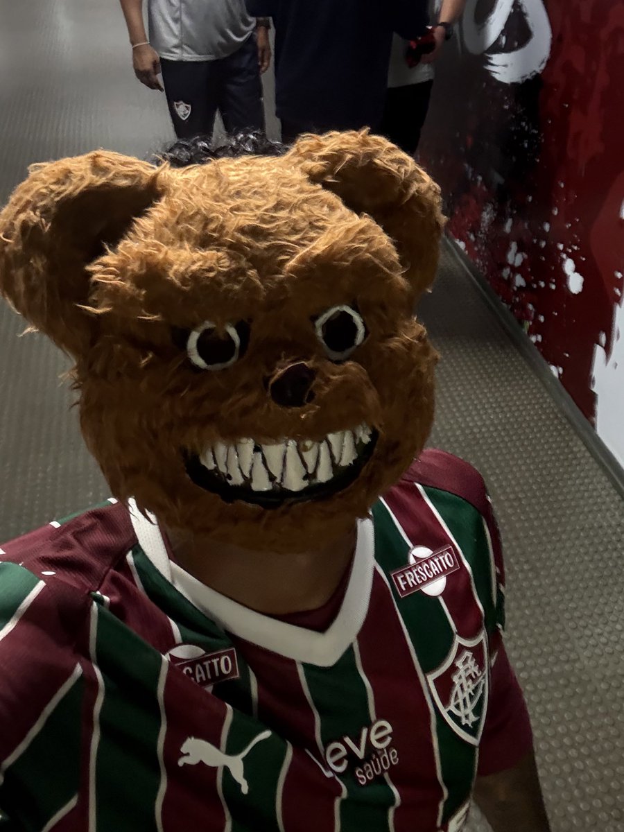 FluminenseFC's tweet image. OIIII, FOI POR AQUI QUE PEDIRAM UMA SELFIE DO MENINO REI????