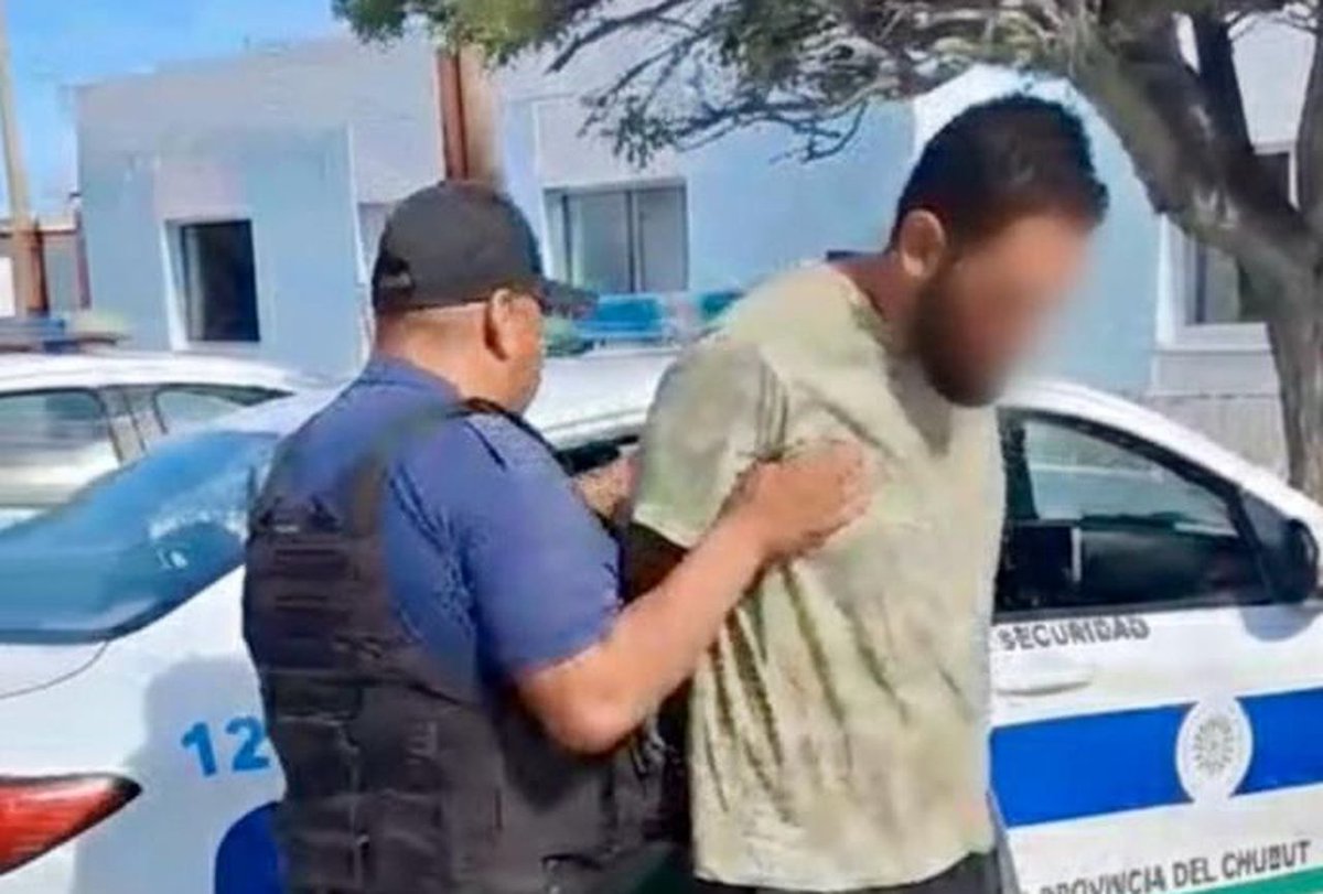 Incendio intencional en Ruta 3: Policía del Chubut detuvo al presunto autor en Arroyo Verde

Y adivinen qué?
No era un israelí, ni era judío.
El detenido fue identificado como Juan Ignacio Muñoz, de 34 años, oriundo de la provincia de Tucumán.

Antes que salgan los antisemitas a