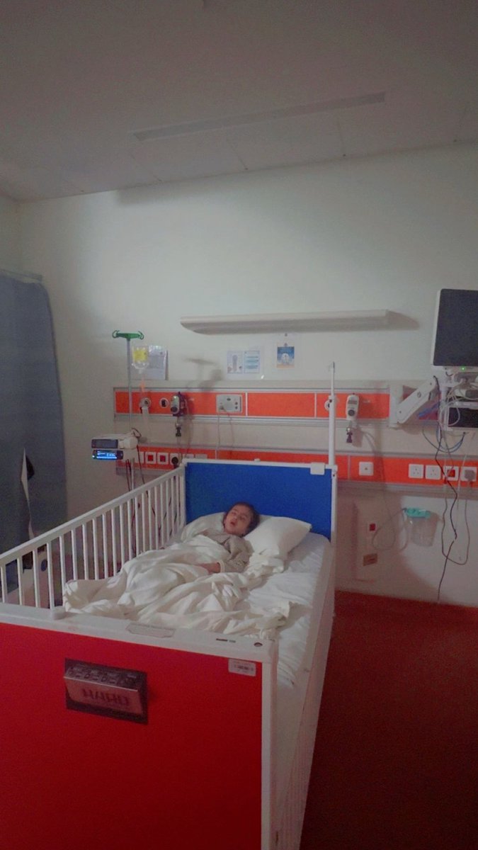 دعواتكم لابنتنا ليلى، ترقد حاليًا في المستشفى بسبب التهاب رئوي، ونسأل الله أن يشفيها شفاءً تامًا عاجلًا غير آجل