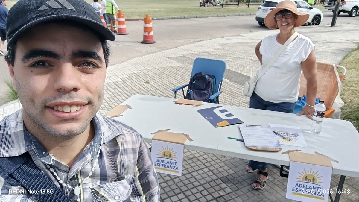252Rocha's tweet photo. Nuestro referente departamental @MartnRodrguez3 estuvo en la recolección de firmas que realizó @adelanteespe en la previa del GRAN ROSARIO DE BENDICIONES PARA LA FAMILIA en Rambla Armenia y Tomás Basáñez. Seguimos adelante con los mismos valores e ideales social cristianos por 🇺🇾 https://t.co/kThgBkKw5w