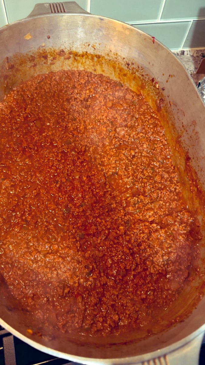class_in_sesh's tweet photo. @Coach_Durand Nahhhh, we made chili and king cake https://t.co/jnCdKSHzxZ