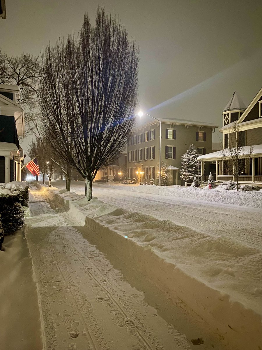 Aviditty's tweet image. who wants to come play in the snow with me tomorrow!!!!! 🤸🏼