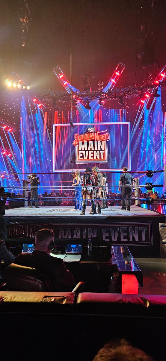 LordLevisGaming's tweet photo. @roxanne_wwe @YaOnlyLivvOnce https://t.co/Lp6kGXQ0Aq