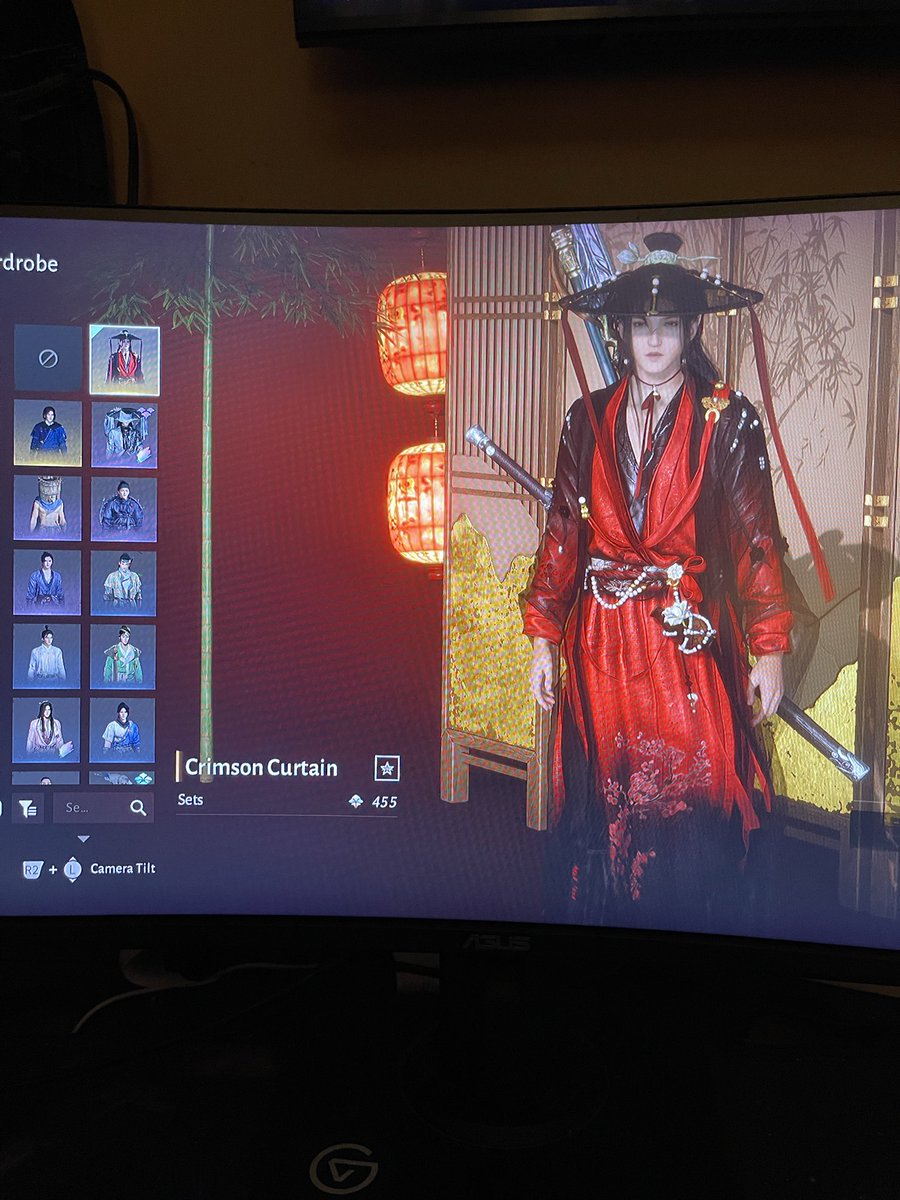 Just pulled this with 4 free pulls, is it old ? #WhereWindsMeet  dk if its newer items in rotation or old ones as well but ill take it