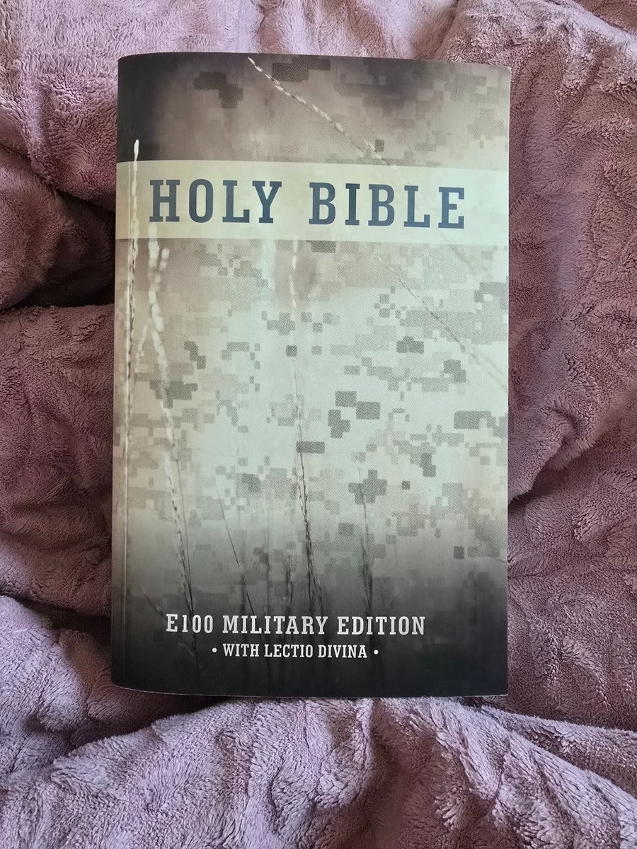 어제 받은 성경입니다

검색한 결과

[..군인을 위해 제작된 성경으로
디지털/픽셀 카모 커버, E100 핵심 100일 성경 읽기 계획, 군 생활 맞춤 묵상과 장교 추천 읽기 자료를 제공하며
NIV, GNT, NABRE 등 다양한 버전으로 휴대와 내구성을 고려해 제작되었습니다..]

라고 하네요

열심히 읽겠습니다