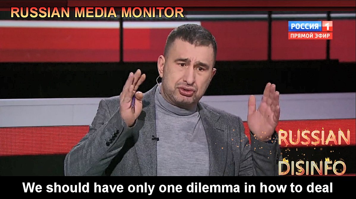 Julia Davis tweet media