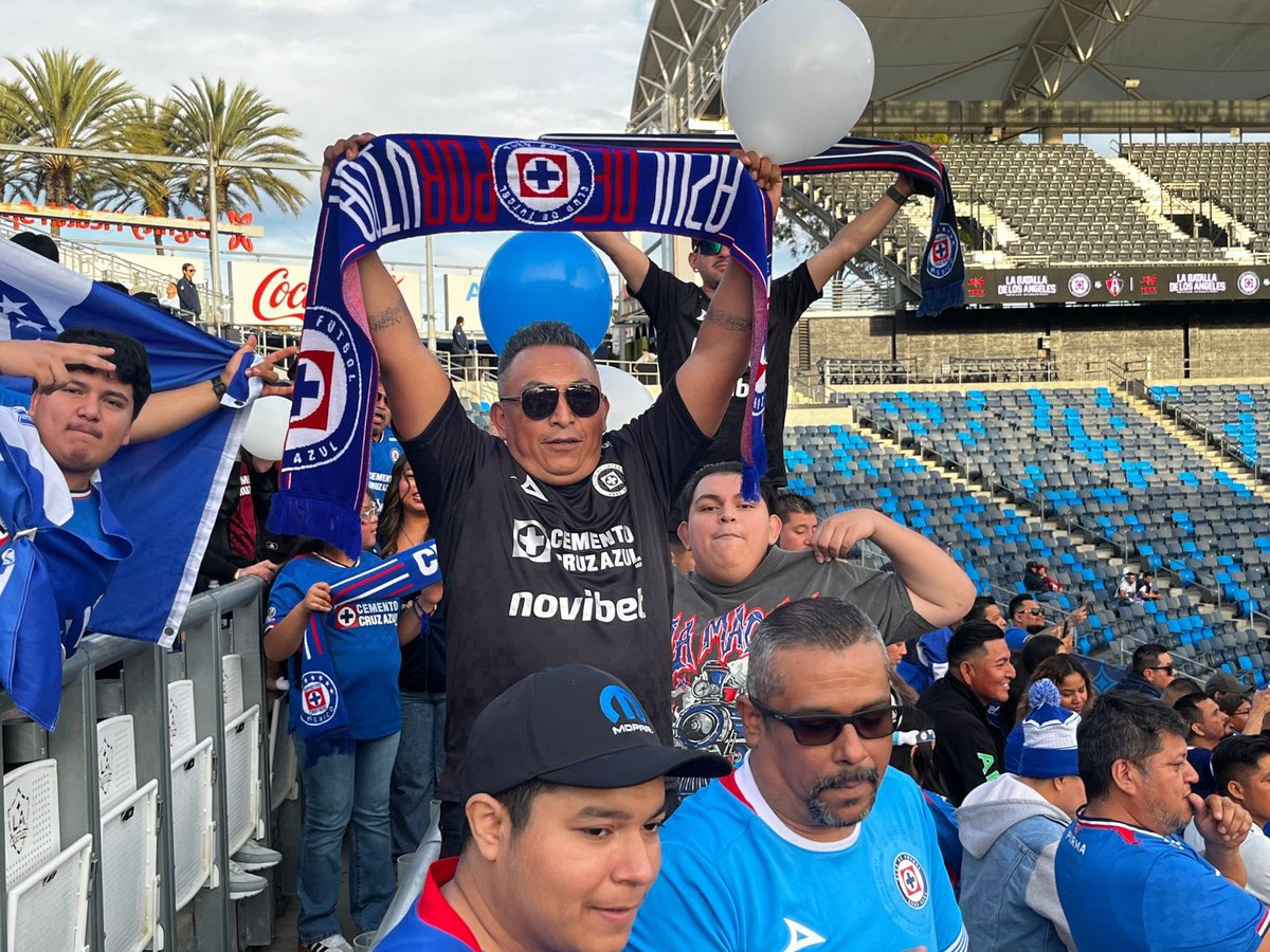 Es la fiel aficion celeste 🩵 el azul azul se hace presente!