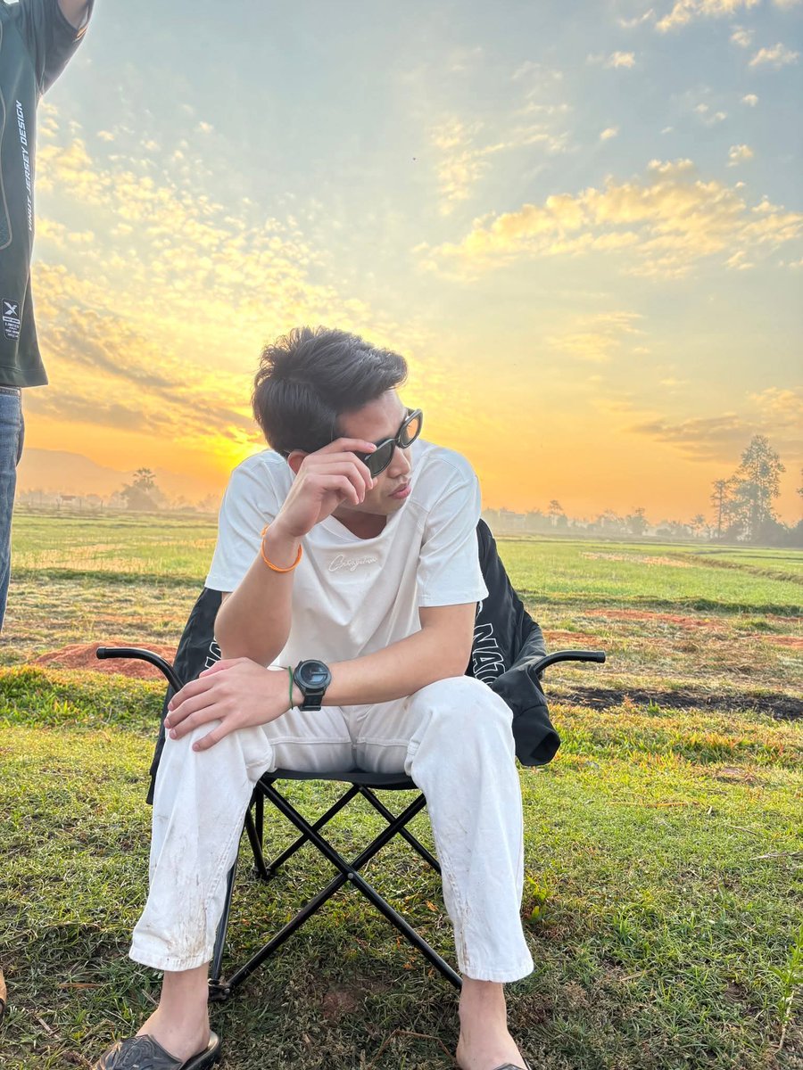 ຄົນເຫງົາ tweet media